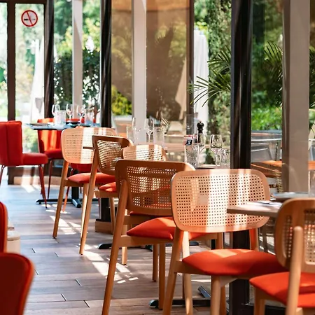 Hotel Novotel Pont De L'arc 4*